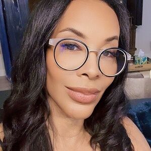 Meet your Posher, Laina